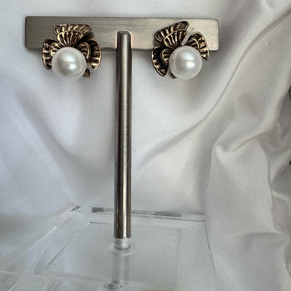 Vintage pearl earrings